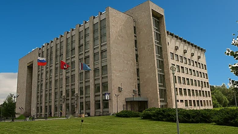 Корпус № 3 Московского гуманитарного университета на улице Юности